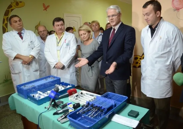 Міській клінічній дитячій лікарні передали нове нейрохірургічне обладнання з Канади (Фоторепортаж) — фото 6