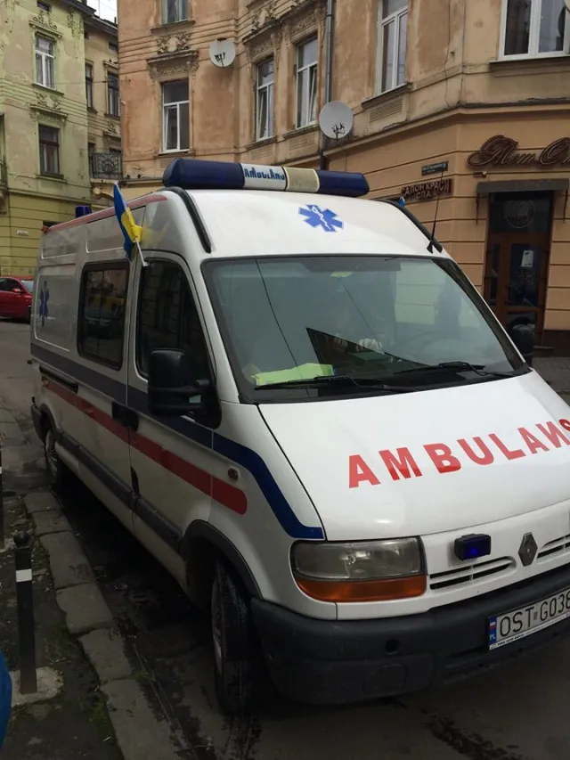 Активісти купили для військових на Донбасі ще одну «швидку» (Фото) — фото 1