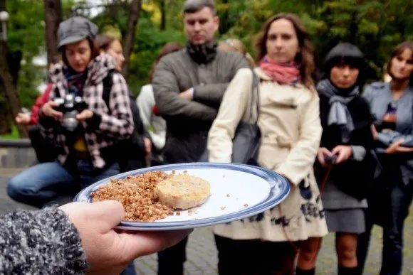У Львові пройшов пікет проти неякісного шкільного харчування (Фоторепортаж) + (Відео) — фото 1