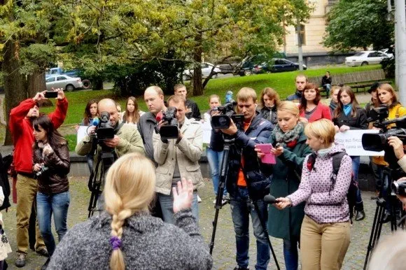 У Львові пройшов пікет проти неякісного шкільного харчування (Фоторепортаж) + (Відео) — фото 2