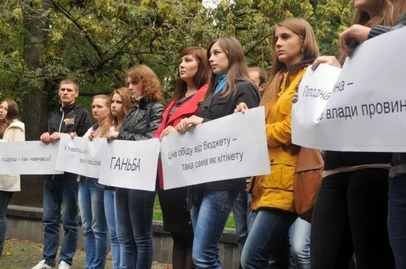 У Львові пройшов пікет проти неякісного шкільного харчування (Фоторепортаж) + (Відео) — фото 3