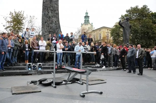 У Львові влаштували атлетичне змагання, вдягнувшись у вишиванки (Фоторепортаж) + (Відео) — фото 1