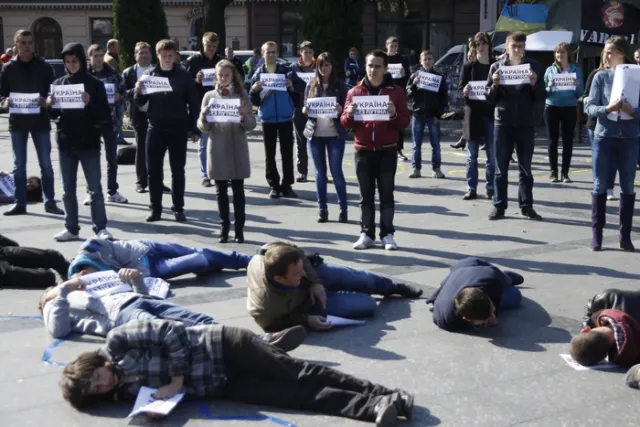 У Львові «привітали» Путіна з днем народження (Фоторепортаж) + (Відео) — фото 2