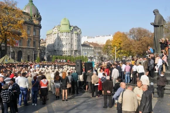 У Львові відбулись урочистості за участі ліцеїстів. Вони присягнули на вірність українському народу (Фоторепортаж) — фото 8