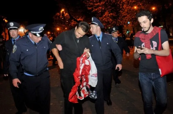 Традиційний Марш слави УПА обійшовся без смолоскипів, однак провокацій уникнути не вдалось (Фоторепортаж) — фото 7