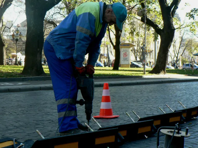 У Львові облаштовують окрему смугу для руху громадського транспорту (Фоторепортаж) — фото 5