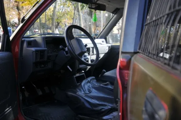 Студенти передали броньований автомобіль для військових (Фото) — фото 2