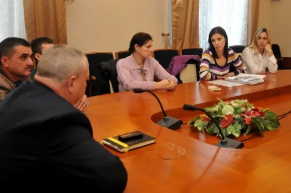 Очільник міліції Львівщини зустрівся з активістами, які проти знищення міського озера в Брюховичах (Фото) — фото 2
