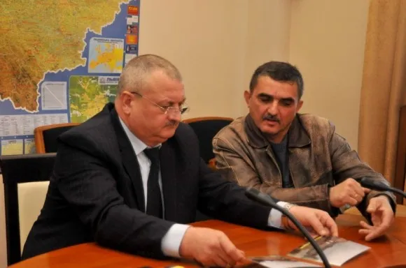 Очільник міліції Львівщини зустрівся з активістами, які проти знищення міського озера в Брюховичах (Фото) — фото 3