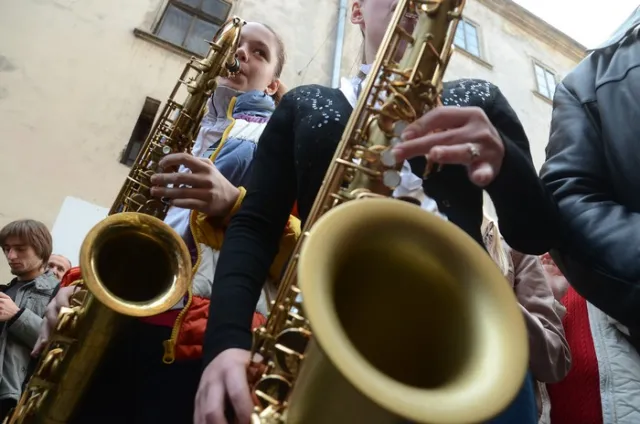 У Львові місцеві саксофоністи влаштували флешмоб (Фоторепортаж) + (Відео) — фото 5