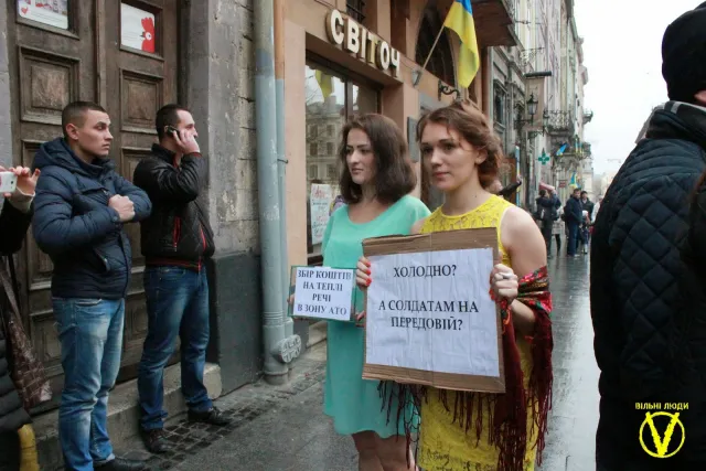 У Львові дівчата роздяглися, аби зібрати гроші на теплі речі для бійців АТО (Фоторепортаж) — фото 6