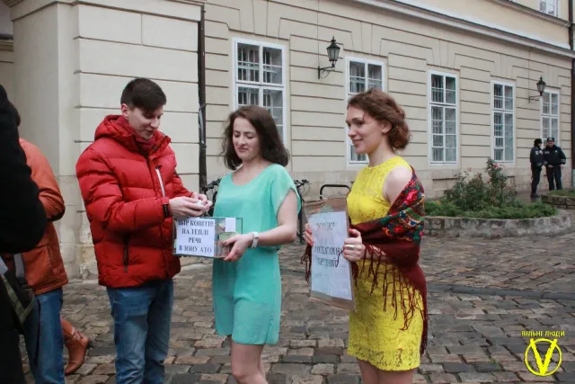 У Львові дівчата роздяглися, аби зібрати гроші на теплі речі для бійців АТО (Фоторепортаж) — фото 8