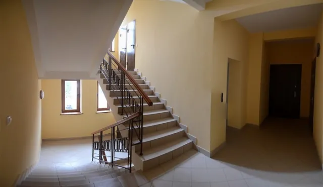 В експлуатацію здано першу багатоповерхівку із сонячними батареями (Фото) — фото 6