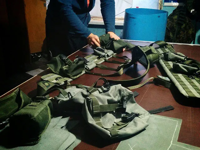 У Львові патріотична молодь відкрила цех з пошиття розвантажувальних систем для військових (Фоторепортаж) — фото 3