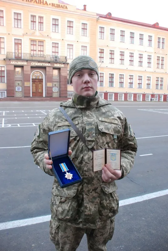 Курсанта Львівської академії Сухопутних військ нагородили орденом «За мужність» (Фото) — фото 1