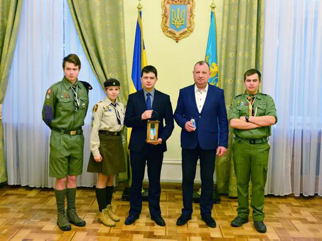 Вифлеємськйи вогонь добрався до Львівської облдержадміністрації (Фото) — фото 2