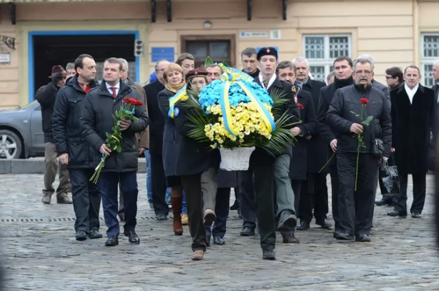 У Львові відбулося урочисте віче, з нагоди 77-річчя від дня народження В’ячеслава Чорновола (Фото) — фото 1