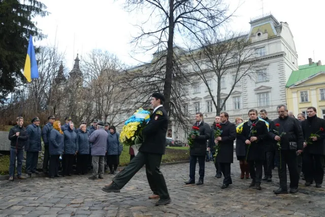 У Львові відбулося урочисте віче, з нагоди 77-річчя від дня народження В’ячеслава Чорновола (Фото) — фото 2