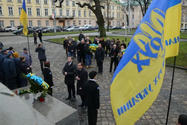 У Львові відбулося урочисте віче, з нагоди 77-річчя від дня народження В’ячеслава Чорновола (Фото) — фото 3