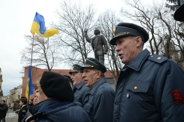 У Львові відбулося урочисте віче, з нагоди 77-річчя від дня народження В’ячеслава Чорновола (Фото) — фото 4