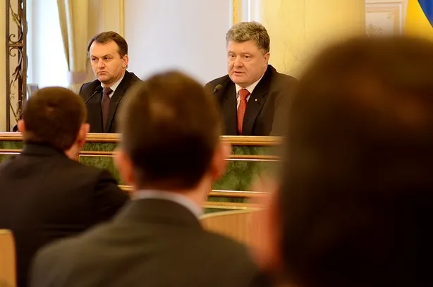 Порошенко представив новопризначеного голову Львівської ОДА Олега Синютку (Фоторепортаж) + (Відео) — фото 3