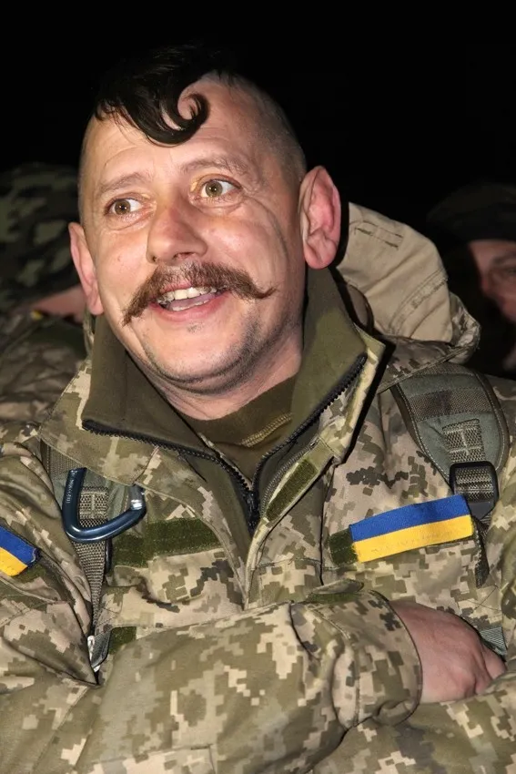 До Львова повернулися бійці 80-ї аеромобільної бригади. Героїв зустрічали дві тисячі львів'ян (Фоторепортаж) — фото 2
