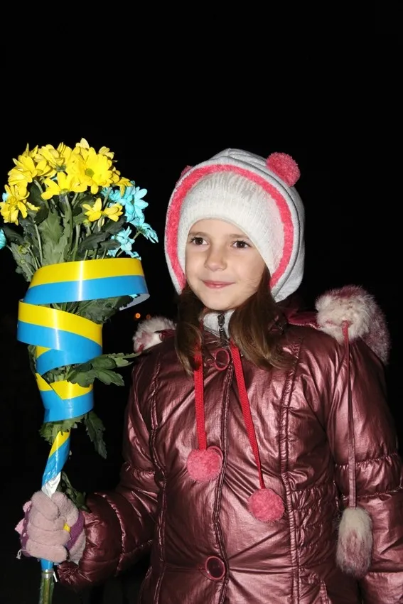 До Львова повернулися бійці 80-ї аеромобільної бригади. Героїв зустрічали дві тисячі львів'ян (Фоторепортаж) — фото 15