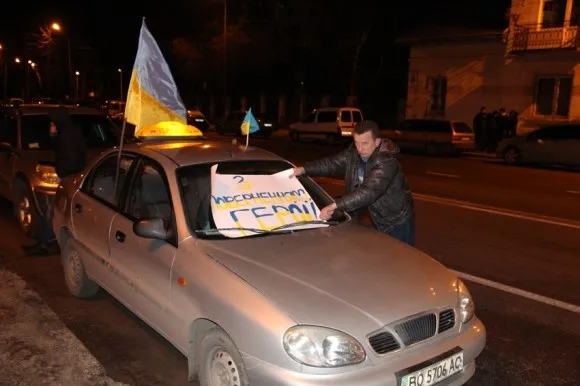 До Львова повернулися бійці 80-ї аеромобільної бригади. Героїв зустрічали дві тисячі львів'ян (Фоторепортаж) — фото 18