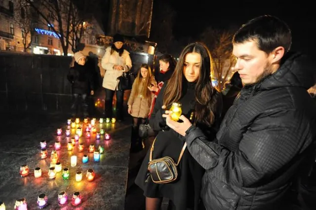У Львові вшанували пам’ять загиблих під Волновахою (Фото) — фото 4