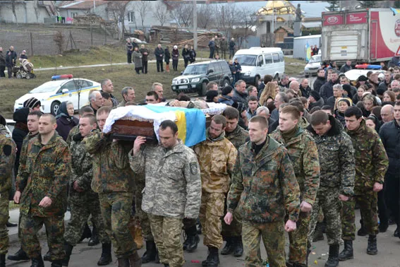 Поховали сержанта міліції Тараса Дороша, котрий загинув від кулі снайпера в зоні проведення АТО (Фоторепортаж) — фото 1