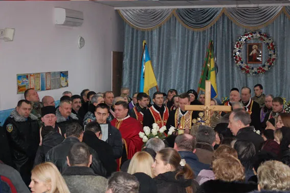 Поховали сержанта міліції Тараса Дороша, котрий загинув від кулі снайпера в зоні проведення АТО (Фоторепортаж) — фото 11