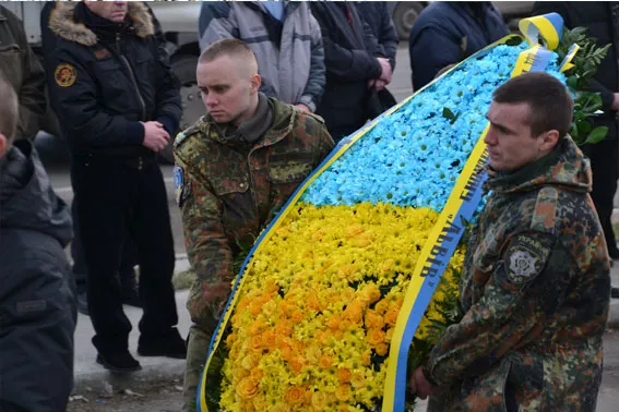 Поховали сержанта міліції Тараса Дороша, котрий загинув від кулі снайпера в зоні проведення АТО (Фоторепортаж) — фото 6