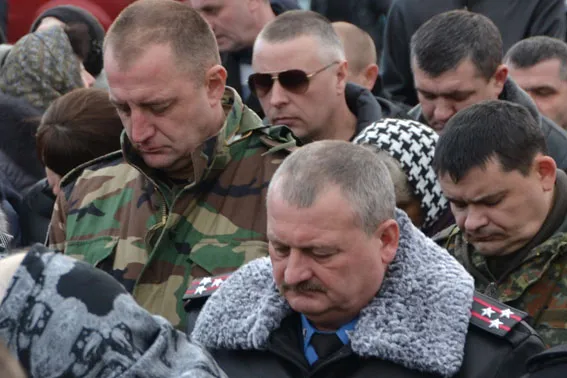Поховали сержанта міліції Тараса Дороша, котрий загинув від кулі снайпера в зоні проведення АТО (Фоторепортаж) — фото 8