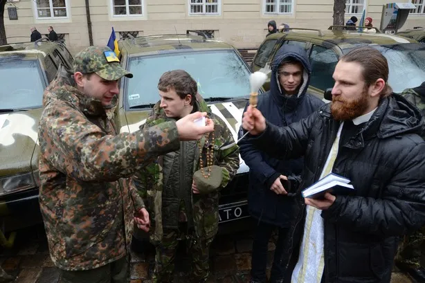 Для військових у зону АТО передали десять автомобілів (Фото) + (Відео) — фото 3