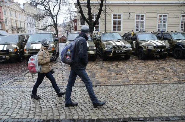 Для військових у зону АТО передали десять автомобілів (Фото) + (Відео) — фото 4