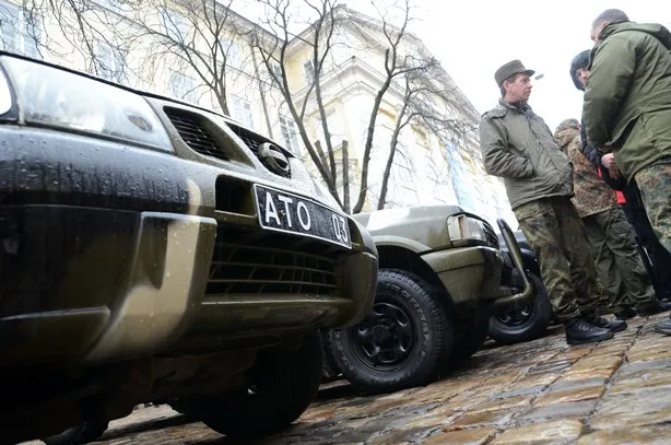 Для військових у зону АТО передали десять автомобілів (Фото) + (Відео) — фото 7