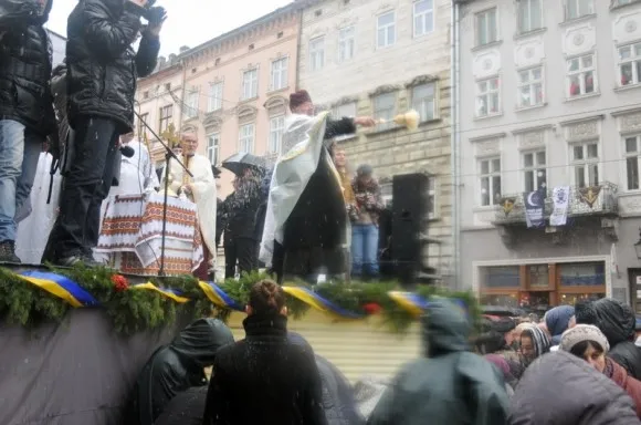 На площі Ринок відбулось загальноміське освячення води (Фоторепортаж) — фото 12