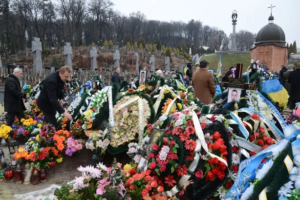 Львів’яни віддали шану воїнам УГА та новітнім героям України (Фоторепортаж) + (Відео) — фото 4