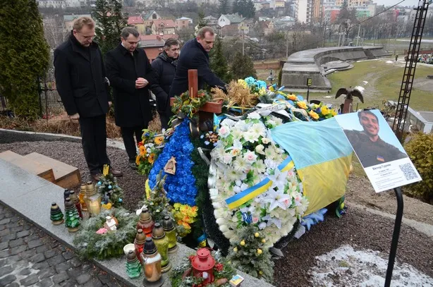 Львів’яни віддали шану воїнам УГА та новітнім героям України (Фоторепортаж) + (Відео) — фото 7