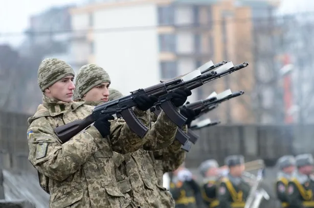 Львів’яни віддали шану воїнам УГА та новітнім героям України (Фоторепортаж) + (Відео) — фото 9