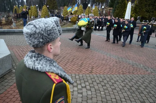 Львів’яни віддали шану воїнам УГА та новітнім героям України (Фоторепортаж) + (Відео) — фото 10