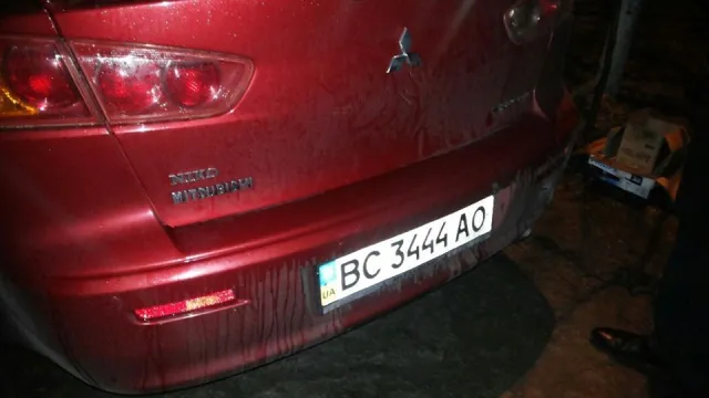У Львові автомобіль протаранив два легковики і зник з місця ДТП (Фоторепортаж) — фото 7