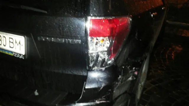 У Львові автомобіль протаранив два легковики і зник з місця ДТП (Фоторепортаж) — фото 9