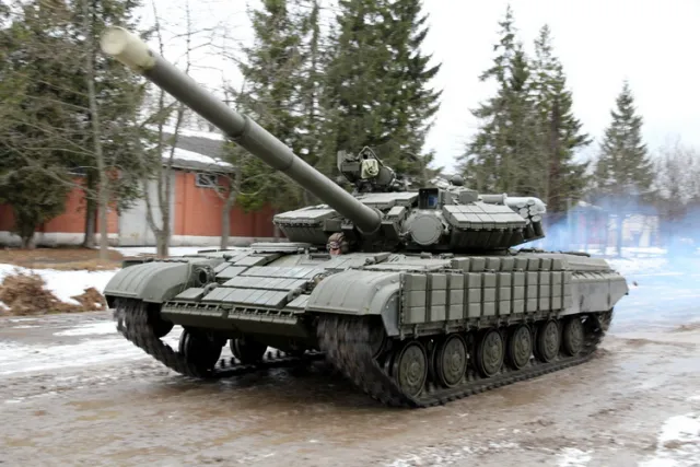 Збройні Сили України поповнили свій арсенал кількома десятками відремонтованих танків (Фото) — фото 3