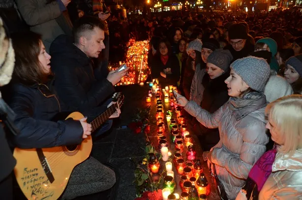 Понад тисячу львів’ян вшанувати пам’ять лідера гурту «Скрябін» Андрія Кузьменка (Фоторепортаж) + (Відео) — фото 1