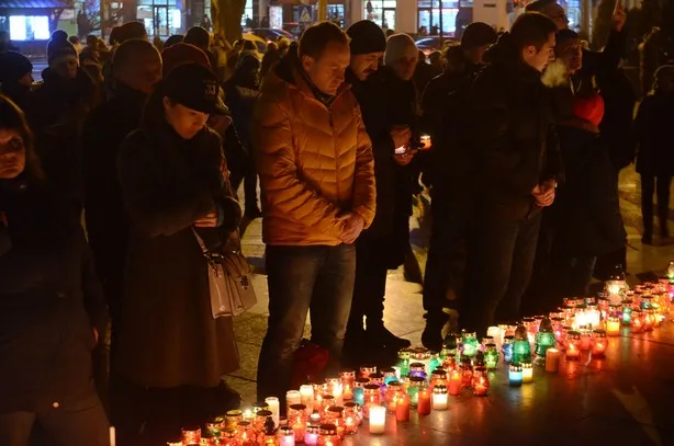Понад тисячу львів’ян вшанувати пам’ять лідера гурту «Скрябін» Андрія Кузьменка (Фоторепортаж) + (Відео) — фото 4