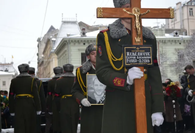Львів провів в останню путь загиблого в АТО Сергія Невеличука (Фото) — фото 1