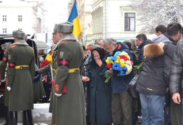 Львів провів в останню путь загиблого в АТО Сергія Невеличука (Фото) — фото 2