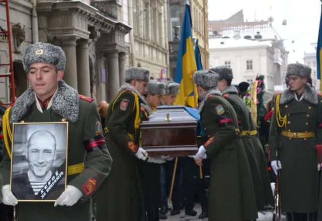 Львів провів в останню путь загиблого в АТО Сергія Невеличука (Фото) — фото 3