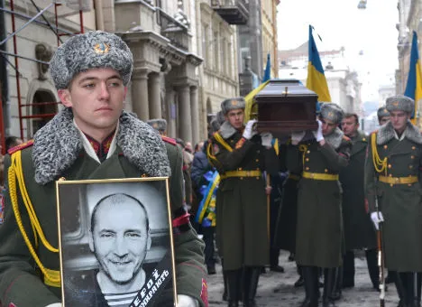 Львів провів в останню путь загиблого в АТО Сергія Невеличука (Фото) — фото 4